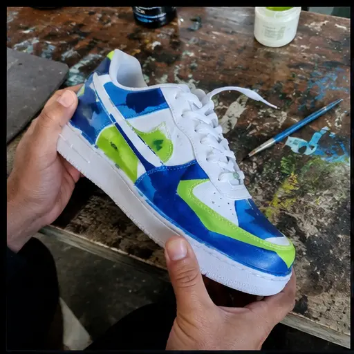 Tênis customizado por Lucas Andrade